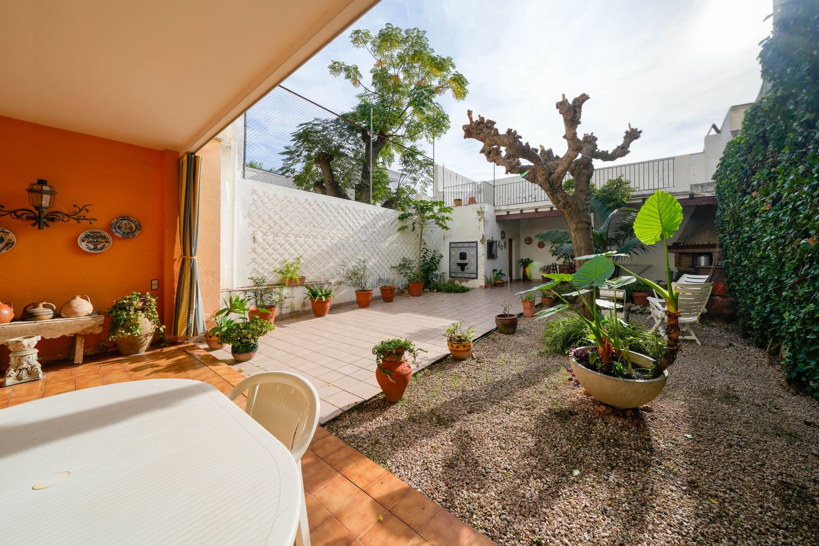 4 makuuhuone Huvila myytävänä paikassa Mataro mukana 
autotalli - 690 000 € (Ref: 9386464)