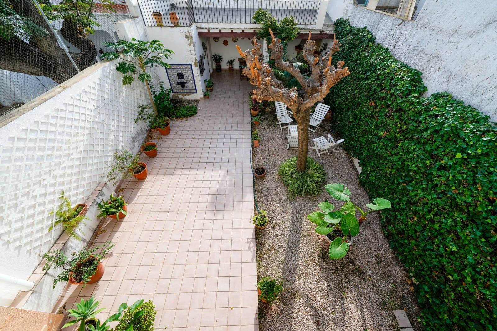 4 makuuhuone Huvila myytävänä paikassa Mataro mukana 
autotalli - 690 000 € (Ref: 9386464)