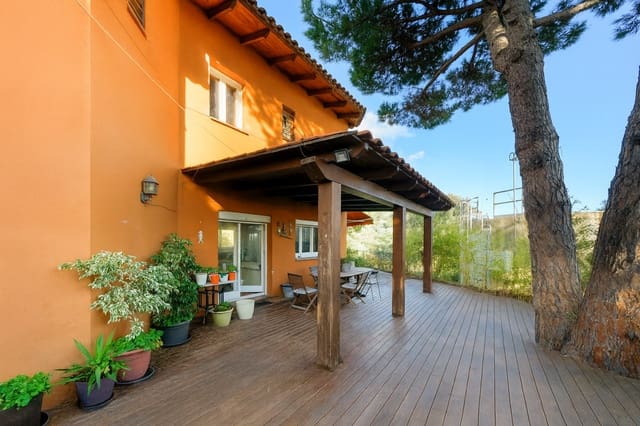 5 soverom Villa til salgs i Cabrils med svømmebasseng garasje - € 710 000 (Ref: 9386465)