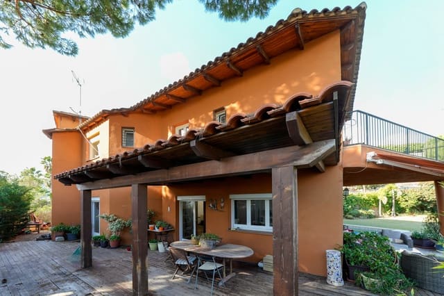 5 soverom Villa til salgs i Cabrils med svømmebasseng garasje - € 710 000 (Ref: 9386465)