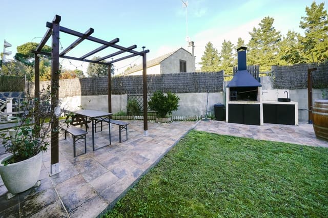 5 bedroom Villa for sale in Dosrius with pool garage - € 485,000 (Ref: 9399649)