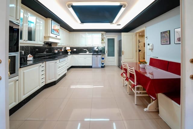 6 soveværelse Villa til salg i Pineda de Mar med swimmingpool garage - € 1.880.000 (Ref: 9438145)