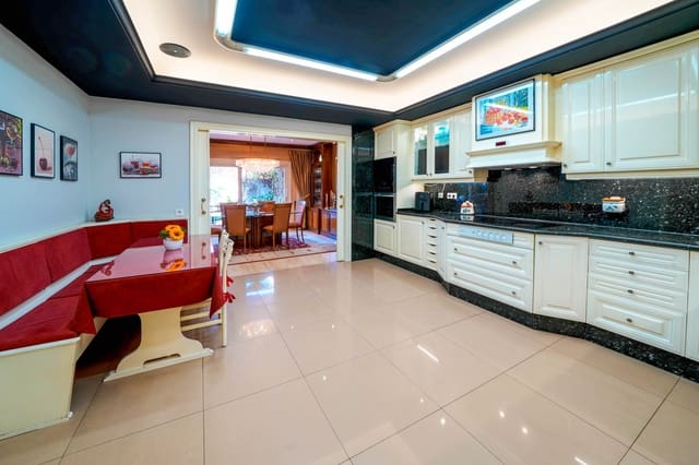 6 soveværelse Villa til salg i Pineda de Mar med swimmingpool garage - € 1.880.000 (Ref: 9438145)