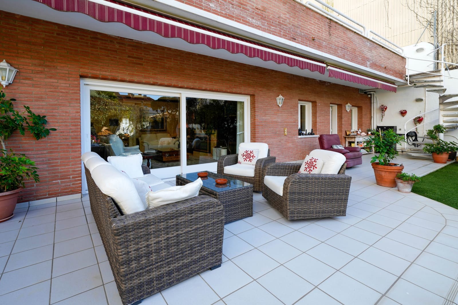 6 bedroom Villa for sale in Pineda de Mar with pool garage - € 1,880,000 (Ref: 9438145)