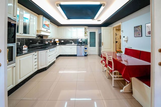 6 sovrum Villa till salu i Pineda de Mar med pool garage - 1 880 000 € (Ref: 9438145)