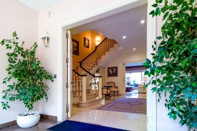 6 sovrum Villa till salu i Pineda de Mar med pool garage - 1 880 000 € (Ref: 9438145)