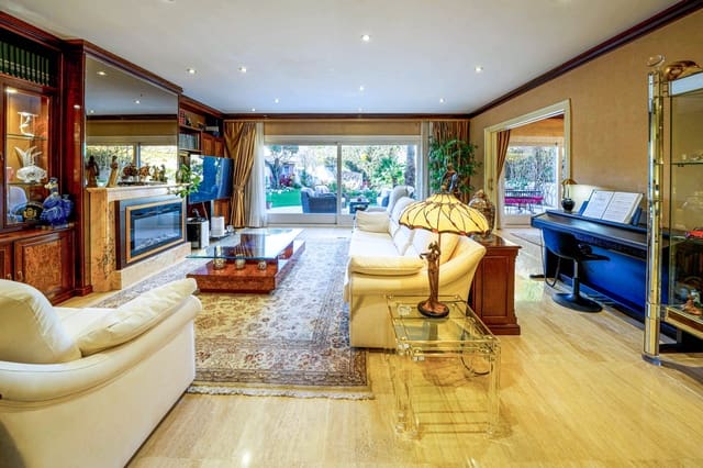 6 sovrum Villa till salu i Pineda de Mar med pool garage - 1 880 000 € (Ref: 9438145)