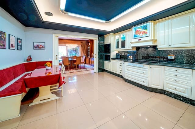 6 sovrum Villa till salu i Pineda de Mar med pool garage - 1 880 000 € (Ref: 9438145)