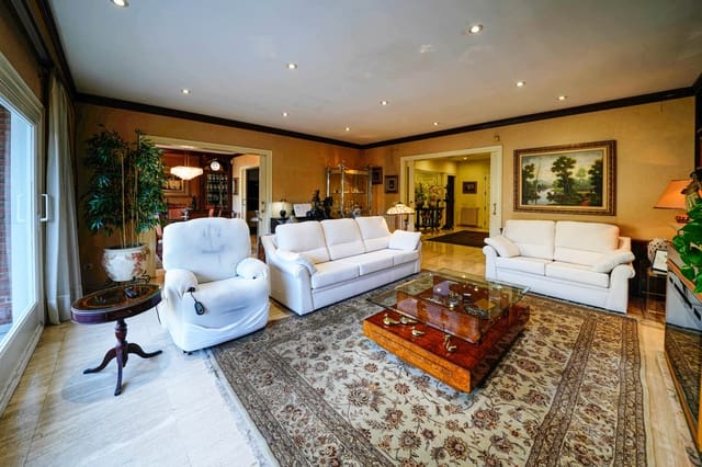 6 sovrum Villa till salu i Pineda de Mar med pool garage - 1 880 000 € (Ref: 9438145)