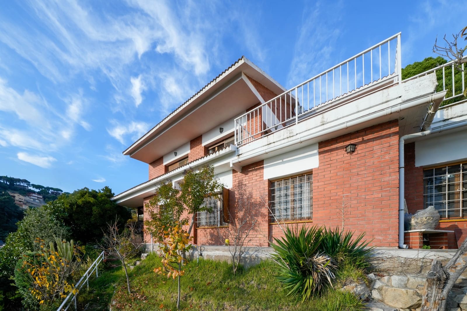 6 bedroom Villa for sale in Sant Cebria de Vallalta with garage - € 480,000 (Ref: 9446968)