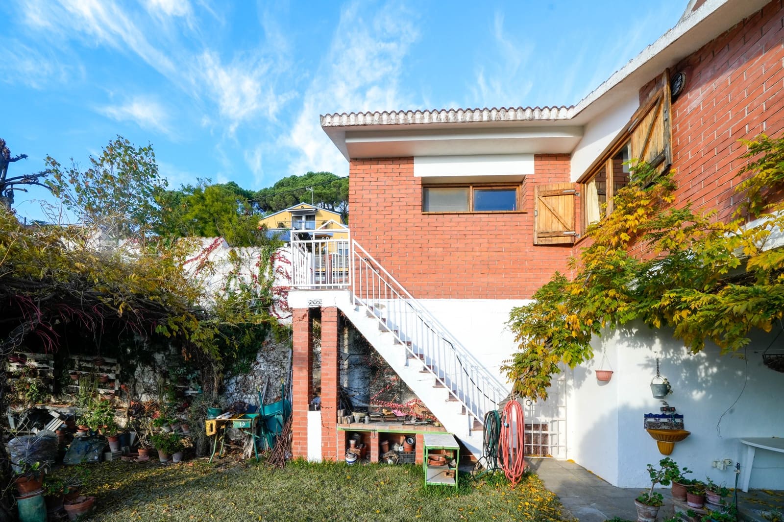 6 bedroom Villa for sale in Sant Cebria de Vallalta with garage - € 480,000 (Ref: 9446968)