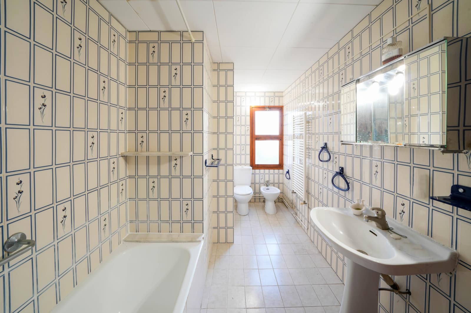 6 bedroom Villa for sale in Sant Cebria de Vallalta with garage - € 480,000 (Ref: 9446968)