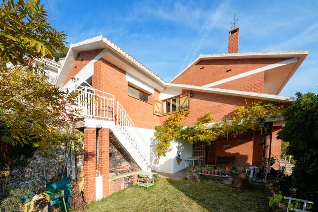 6 soverom Villa til salgs i Sant Cebrià de Vallalta med garasje - € 480 000 (Ref: 9446968)