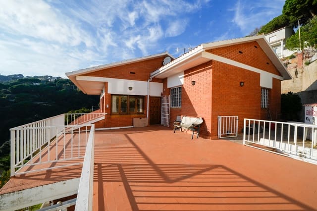 6 soverom Villa til salgs i Sant Cebrià de Vallalta med garasje - € 480 000 (Ref: 9446968)