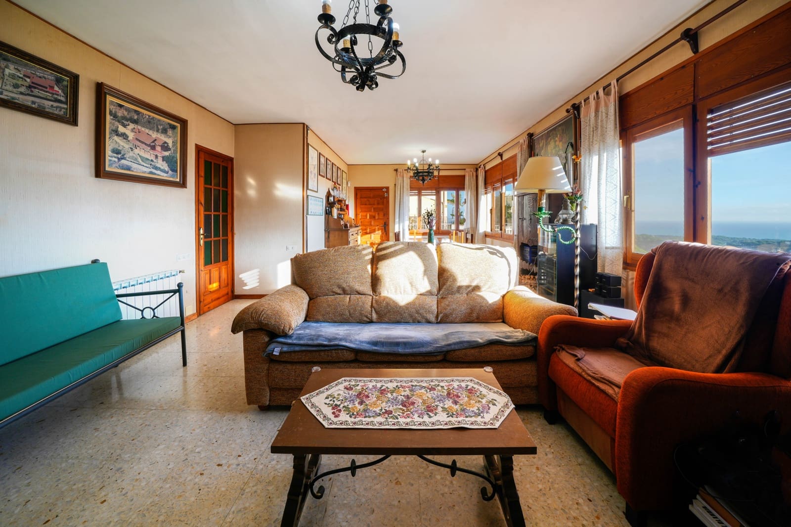 6 bedroom Villa for sale in Sant Cebria de Vallalta with garage - € 480,000 (Ref: 9446968)