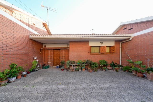 6 soverom Villa til salgs i Sant Cebrià de Vallalta med garasje - € 480 000 (Ref: 9446968)