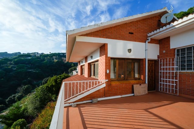 6 soverom Villa til salgs i Sant Cebrià de Vallalta med garasje - € 480 000 (Ref: 9446968)