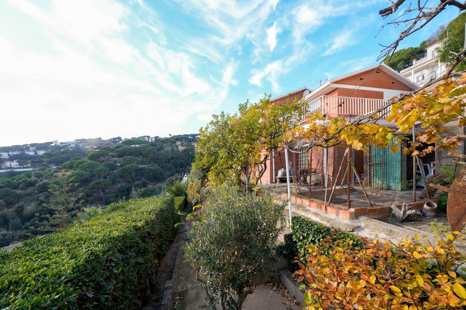 6 bedroom Villa for sale in Sant Cebria de Vallalta with garage - € 480,000 (Ref: 9446968)