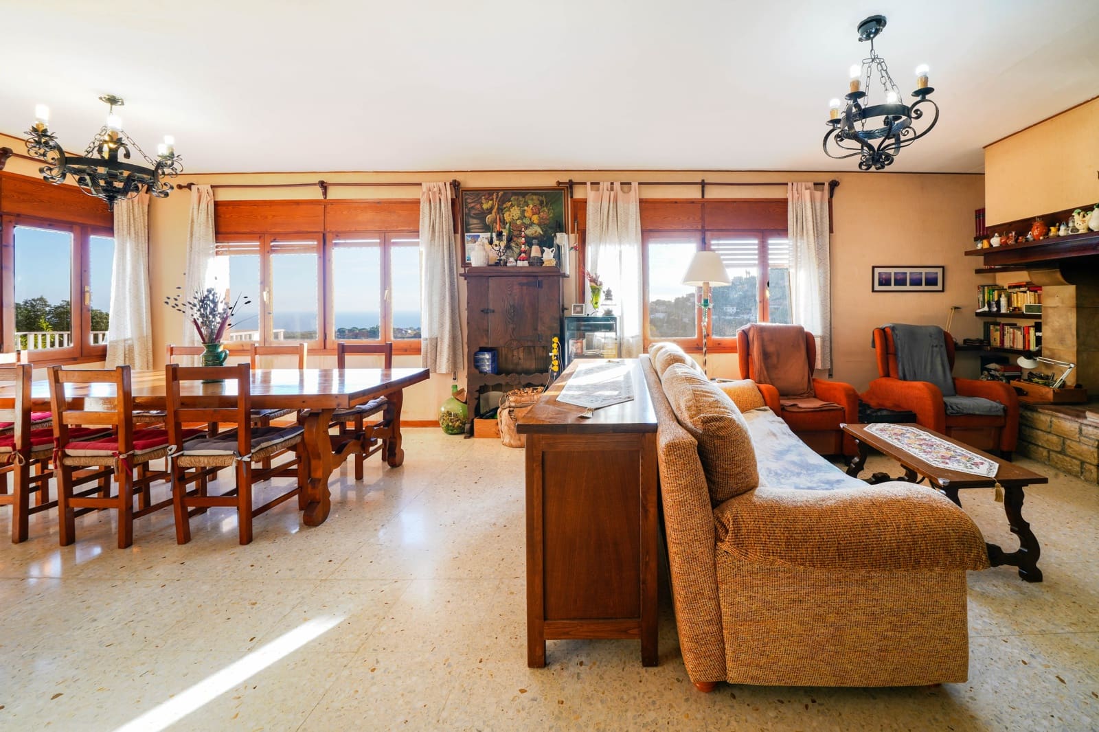 6 bedroom Villa for sale in Sant Cebria de Vallalta with garage - € 480,000 (Ref: 9446968)