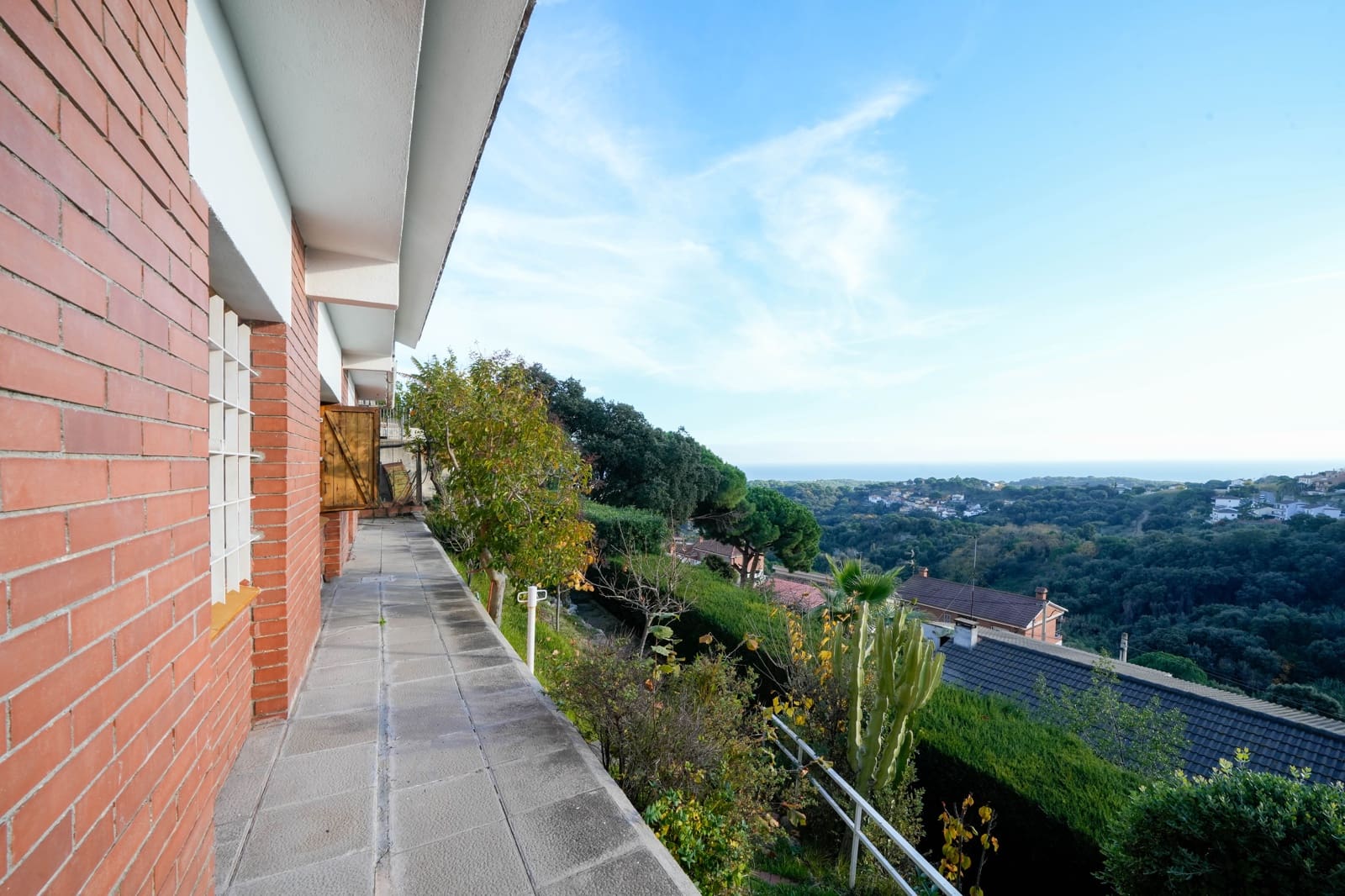 6 bedroom Villa for sale in Sant Cebria de Vallalta with garage - € 480,000 (Ref: 9446968)