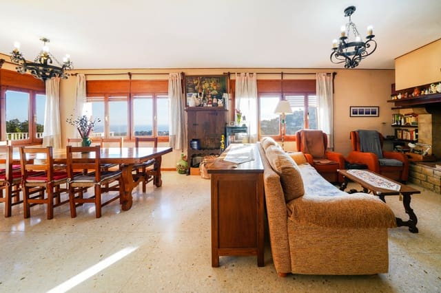 6 soverom Villa til salgs i Sant Cebrià de Vallalta med garasje - € 480 000 (Ref: 9446968)