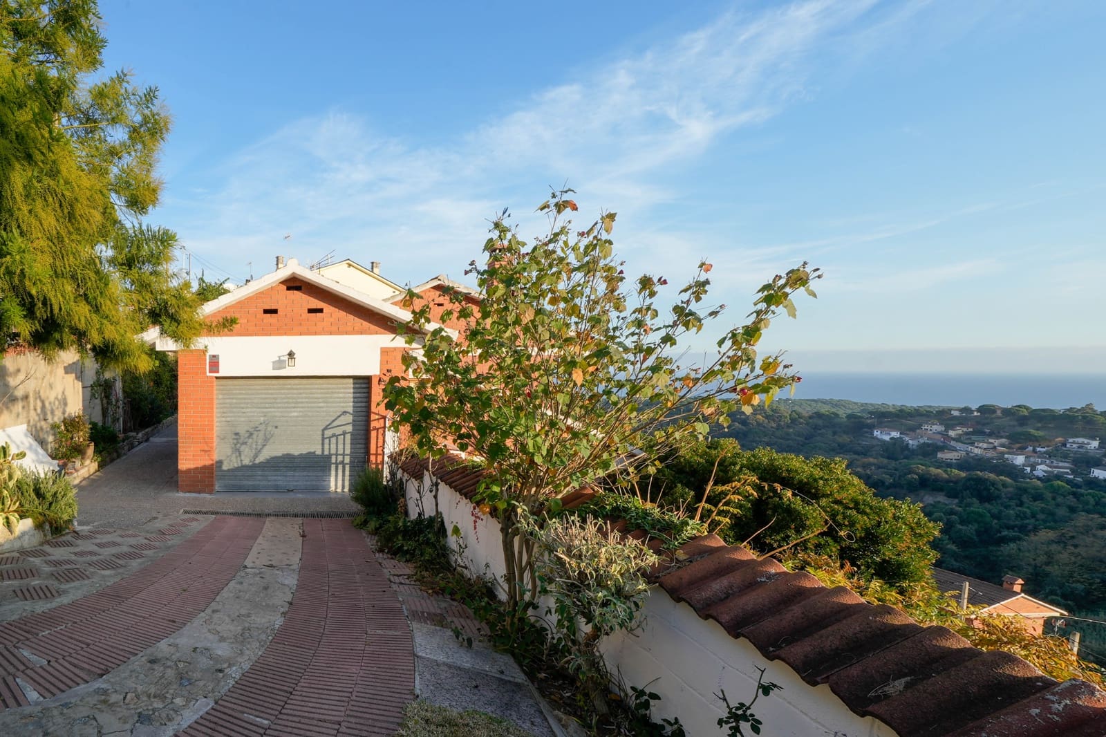 6 bedroom Villa for sale in Sant Cebria de Vallalta with garage - € 480,000 (Ref: 9446968)