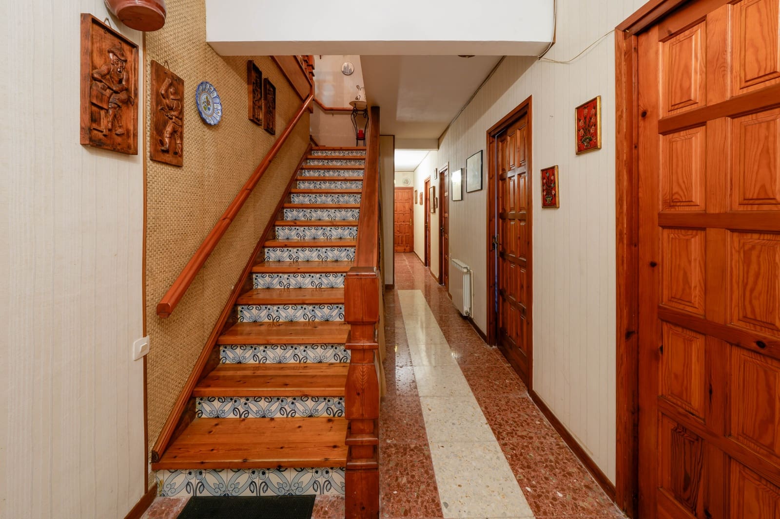 6 bedroom Villa for sale in Sant Cebria de Vallalta with garage - € 480,000 (Ref: 9446968)