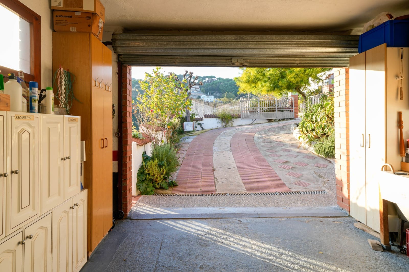 6 bedroom Villa for sale in Sant Cebria de Vallalta with garage - € 480,000 (Ref: 9446968)