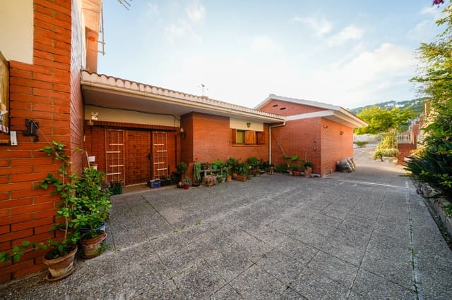 6 soverom Villa til salgs i Sant Cebrià de Vallalta med garasje - € 480 000 (Ref: 9446968)