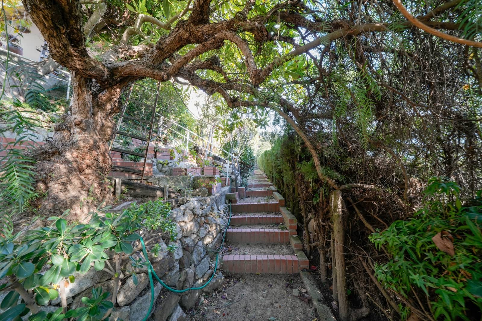 6 bedroom Villa for sale in Sant Cebria de Vallalta with garage - € 480,000 (Ref: 9446968)