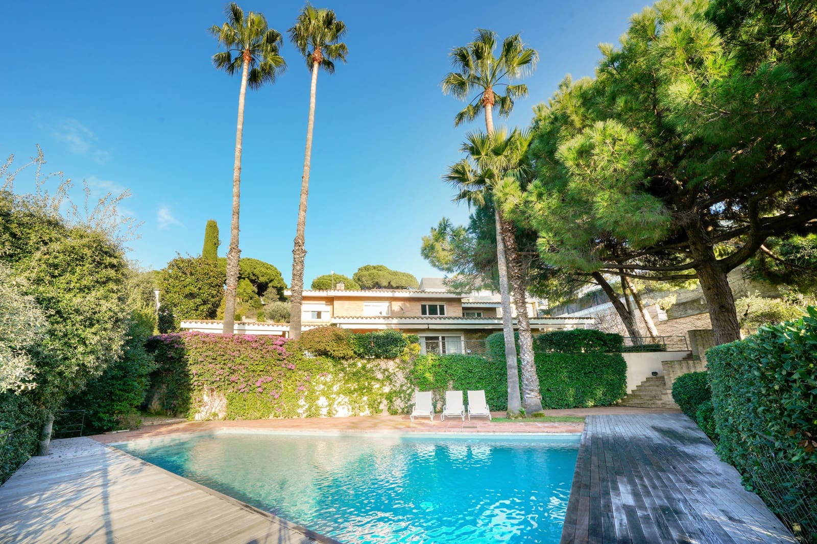 6 bedroom Villa for sale in Premia de Dalt with pool garage - € 1,650,000 (Ref: 9470121)