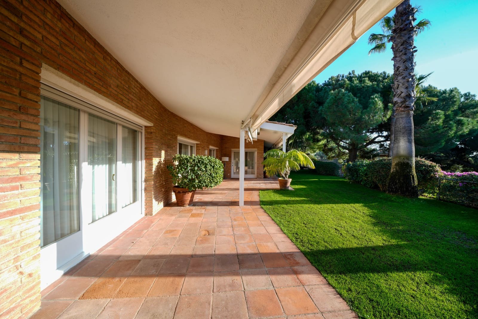 6 bedroom Villa for sale in Premia de Dalt with pool garage - € 1,650,000 (Ref: 9470121)