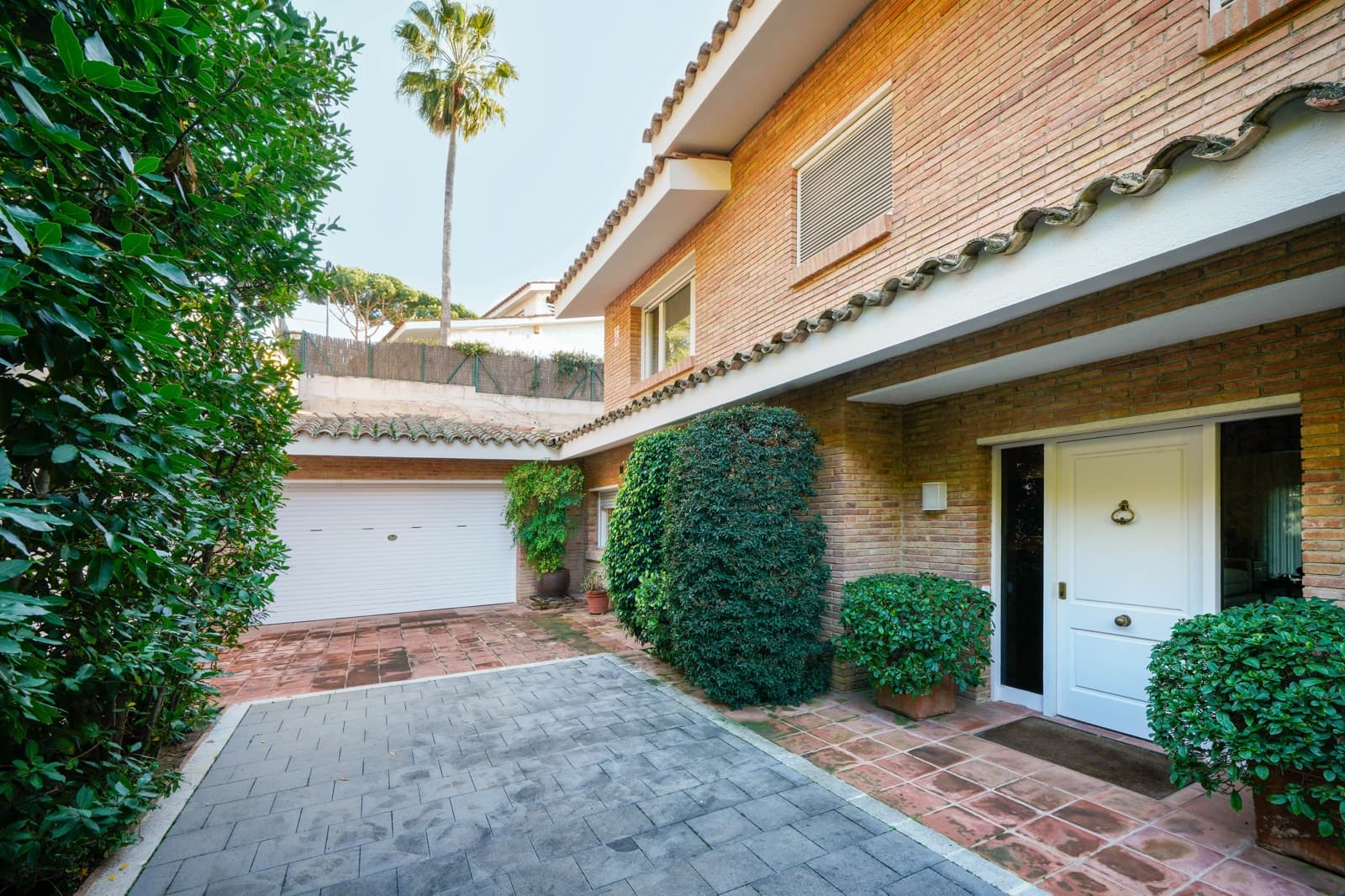 6 bedroom Villa for sale in Premia de Dalt with pool garage - € 1,650,000 (Ref: 9470121)