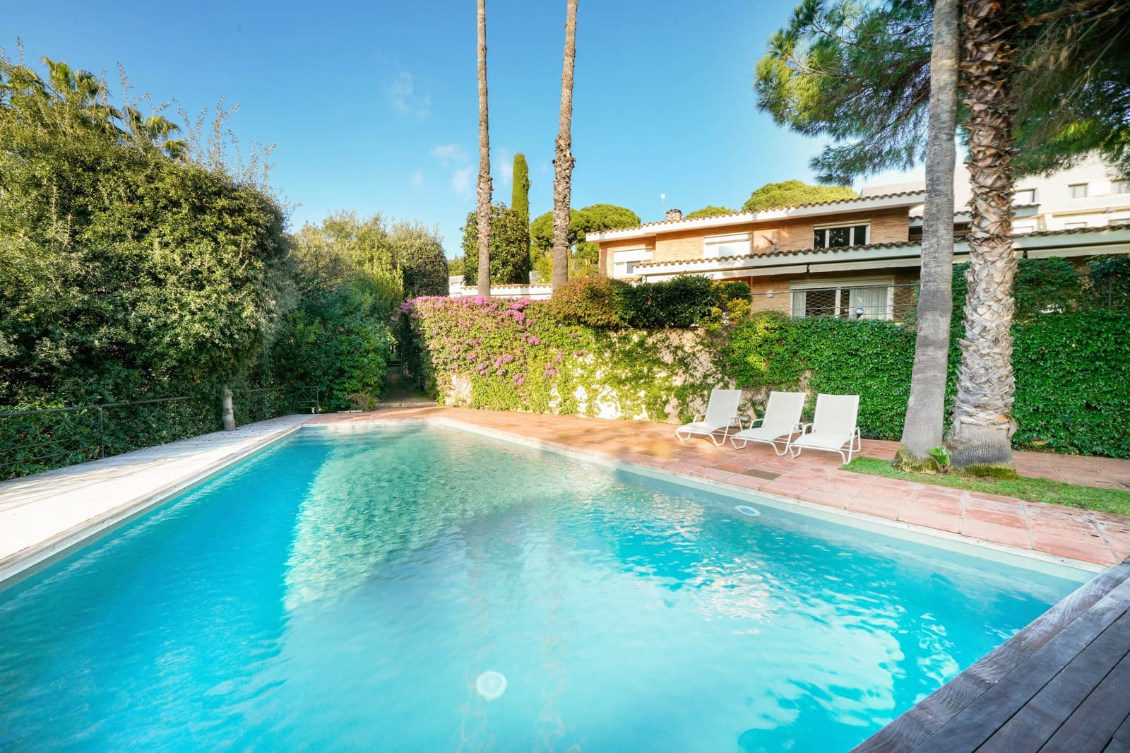 6 bedroom Villa for sale in Premia de Dalt with pool garage - € 1,650,000 (Ref: 9470121)