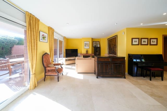 6 sypialnia Dom na sprzedaż w Sant Vicenç de Montalt z basenem garażem - 990 000 € (Ref: 9474418)