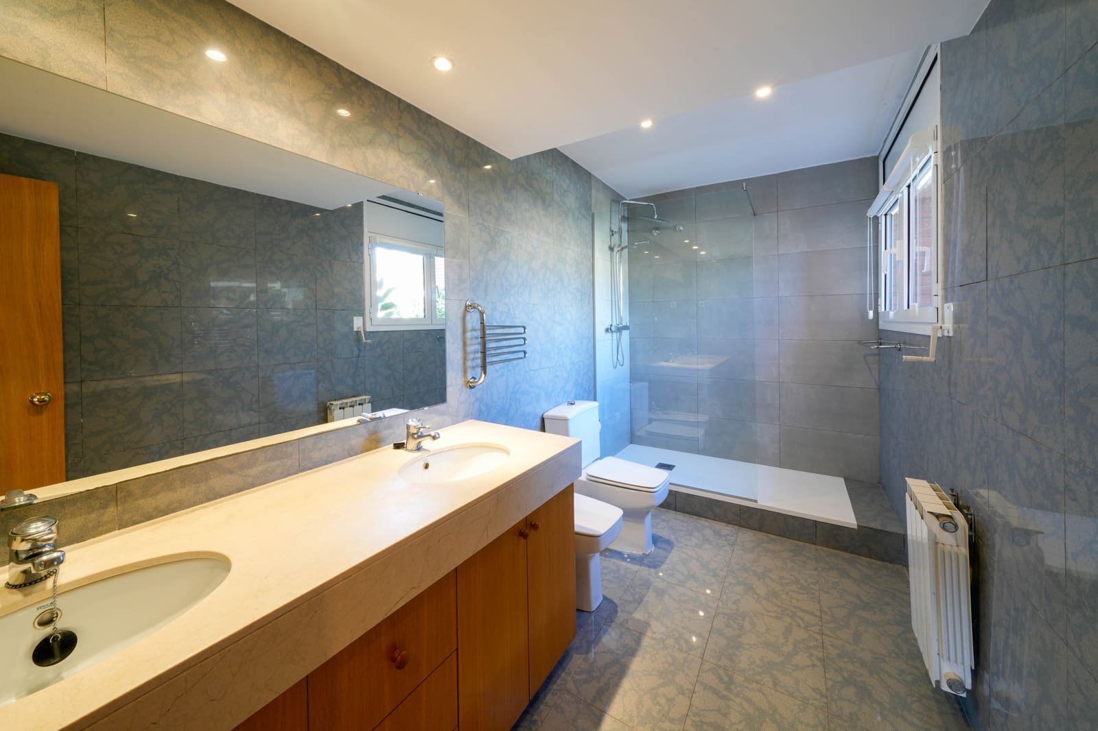 6 sypialnia Dom na sprzedaż w Sant Vicenc de Montalt z basenem garażem - 990 000 € (Ref: 9474418)