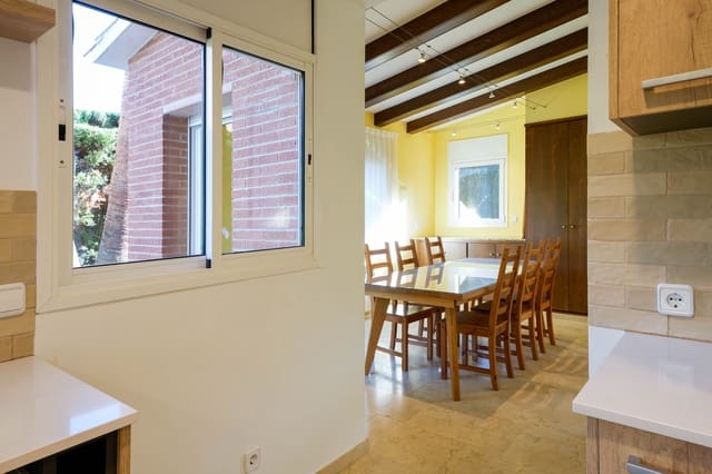 6 sypialnia Dom na sprzedaż w Sant Vicenç de Montalt z basenem garażem - 990 000 € (Ref: 9474418)