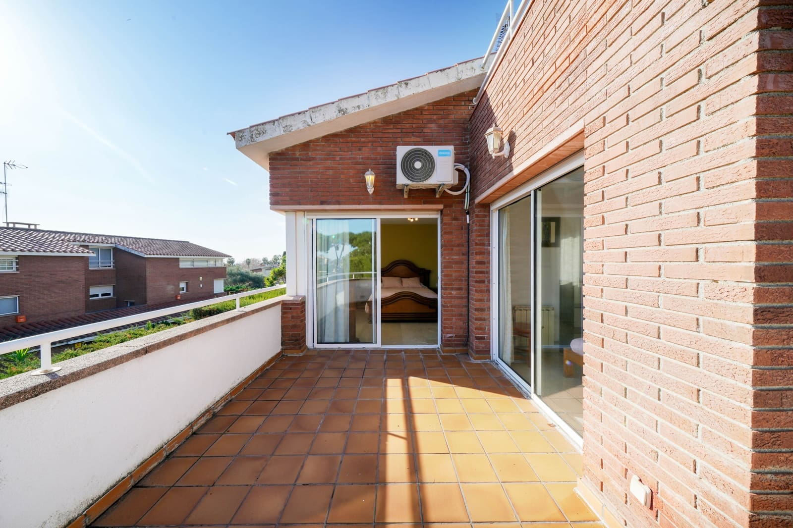 6 sypialnia Dom na sprzedaż w Sant Vicenc de Montalt z basenem garażem - 990 000 € (Ref: 9474418)