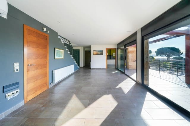 4 slaapkamer Villa te koop in Tordera met zwembad garage - € 429.000 (Ref: 9483947)