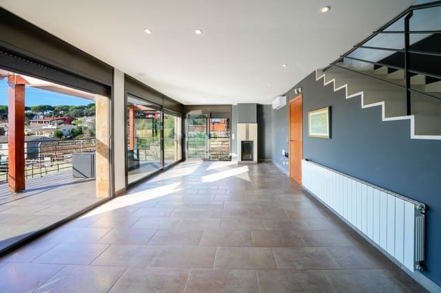 4 slaapkamer Villa te koop in Tordera met zwembad garage - € 429.000 (Ref: 9483947)