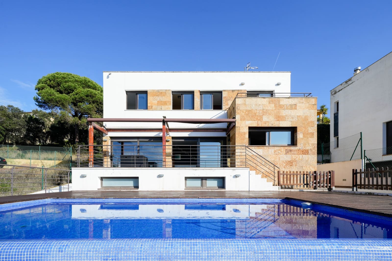 4 slaapkamer Villa te koop in Tordera met zwembad garage - € 429.000 (Ref: 9483947)