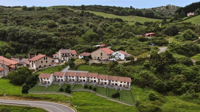 Chalet de 3 habitaciones en Cabezón de la Sal en venta con garaje - 373.000 € (Ref: 9170401)