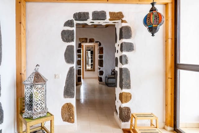 3 camera da letto Finca/Casa di Campagna in vendita in El Cuchillo, Tinajo con garage - 980.000 € (Rif: 10039292)