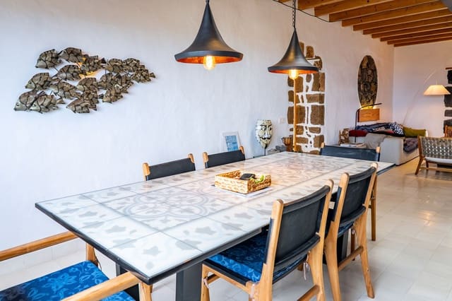 3 makuuhuone Maalaistalo myytävänä paikassa El Cuchillo, Tinajo mukana 
autotalli - 980 000 € (Ref: 10039292)