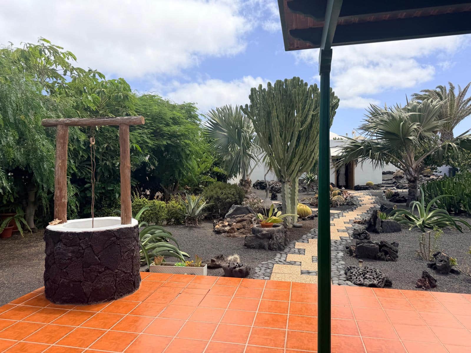 2 bedroom Apartment for sale in Mala with garage - € 510,000 (Ref: 10039295)