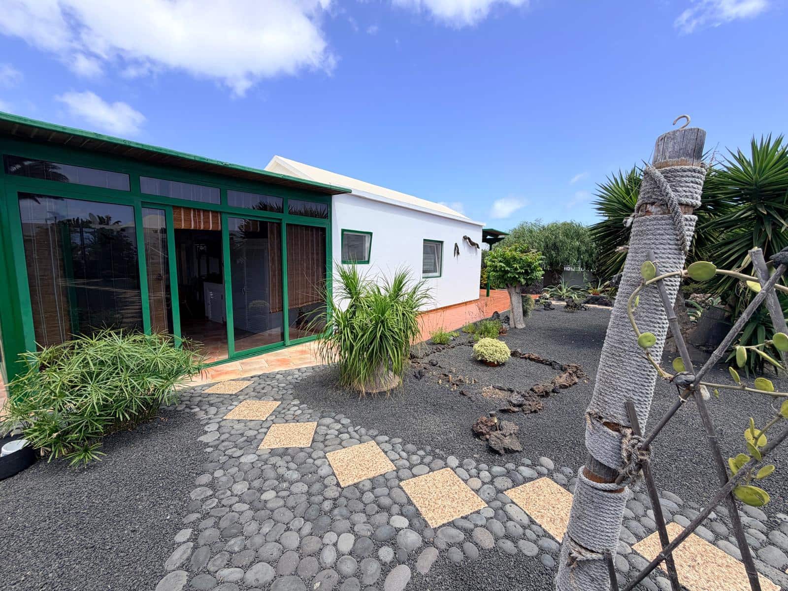 2 bedroom Apartment for sale in Mala with garage - € 510,000 (Ref: 10039295)