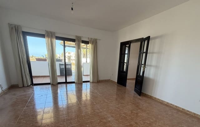 3 makuuhuone Huoneisto myytävänä paikassa Costa Teguise, Teguise mukana 
autotalli - 395 000 € (Ref: 10039296)