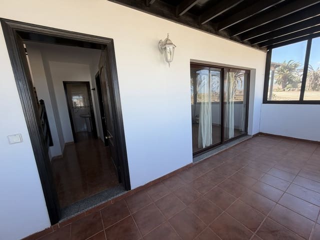 3 makuuhuone Huoneisto myytävänä paikassa Costa Teguise, Teguise mukana 
autotalli - 395 000 € (Ref: 10039296)