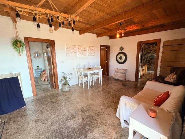 Grunde uden byggetilladelser til salg i Arrieta, Haría - € 365.000 (Ref: 10041816)