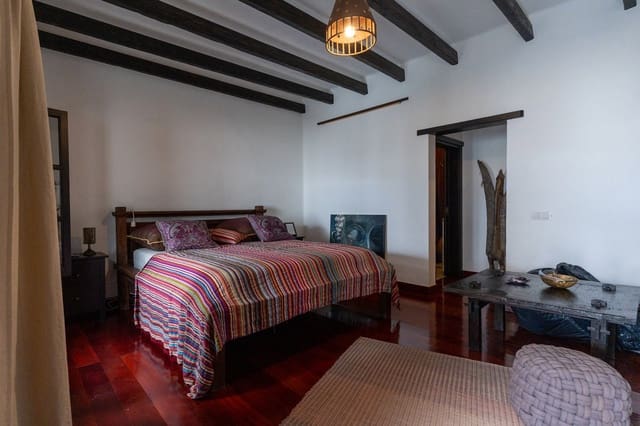 4 bedroom Finca/Country House for sale in Haría with garage - € 1,150,000 (Ref: 10124984)